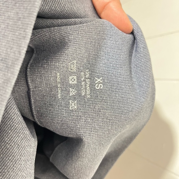 NVGTN  Gray Butt Contour Seamless Athletic Workout Leggings Women's Size S - Picture 6 of 6